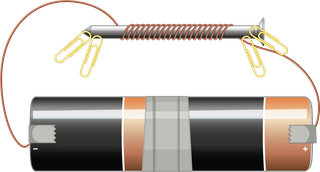 setof-battery-and-paper-clips-406296