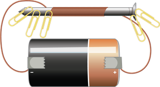 setof-battery-and-paper-clips-769846