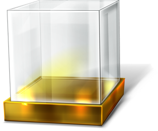 plasticglass-cube-gold-base-various-angle-view-440185
